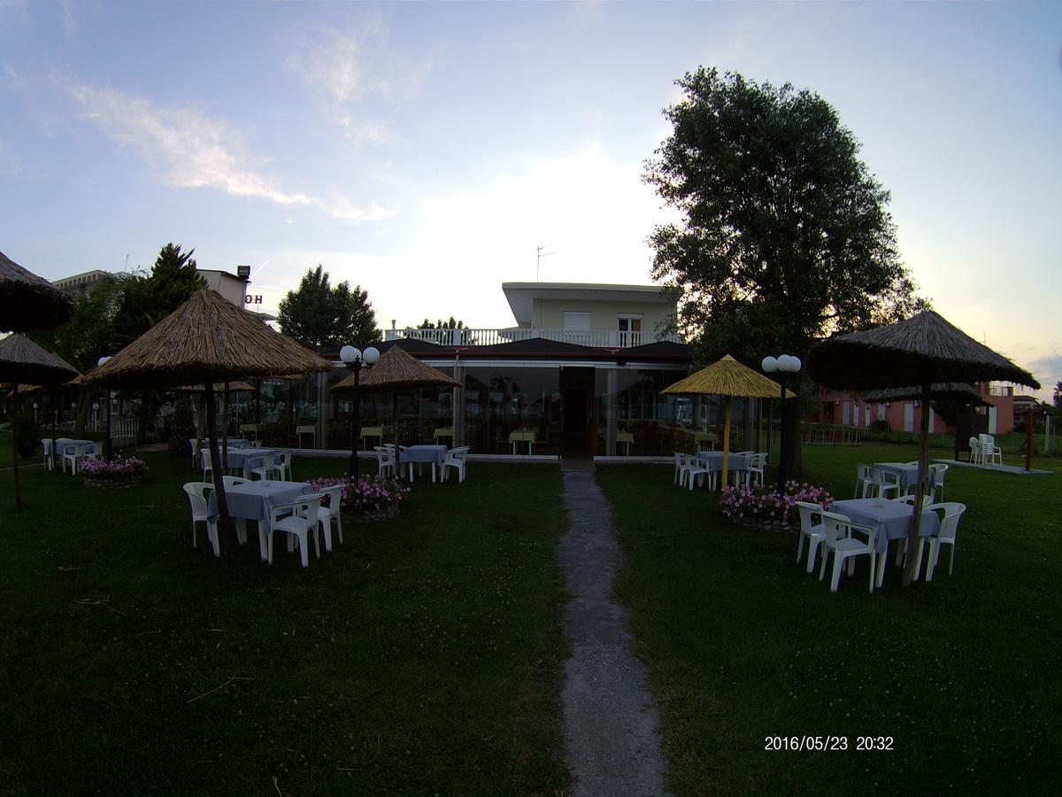 Hotel Akrogiali Korinós Dış mekan fotoğraf